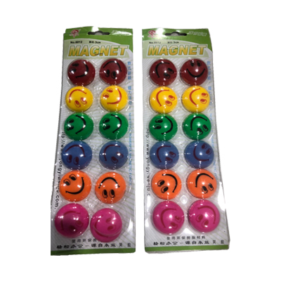 Nam châm mặt cười